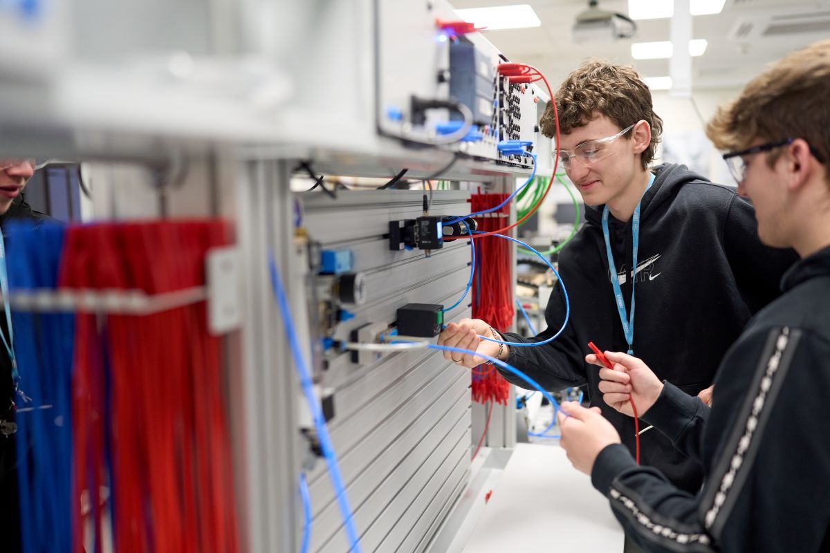 2 engineering students working on an electrical project
