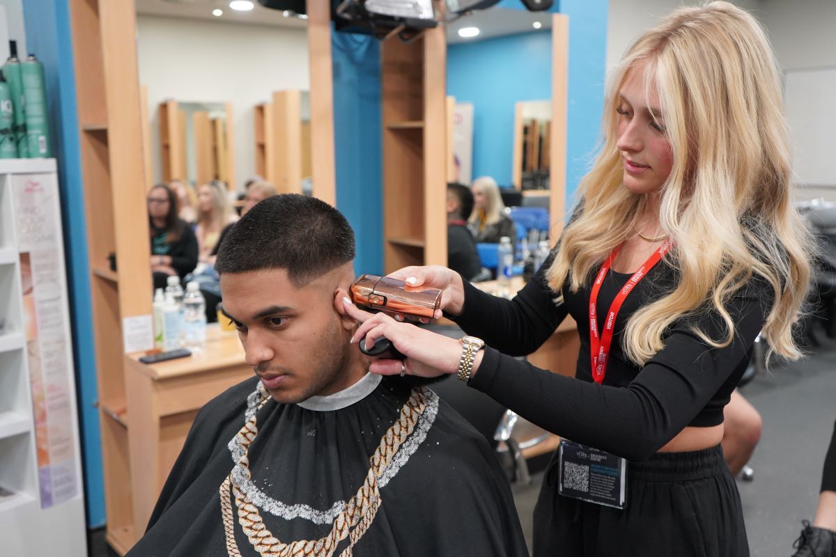 Amy Oxberry barbering demo 1