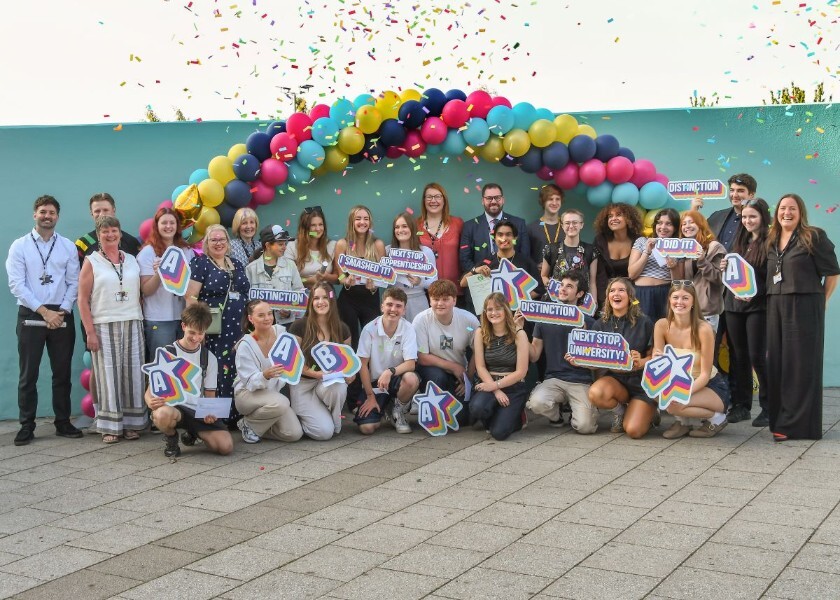 Results_day_York_College_group-photo