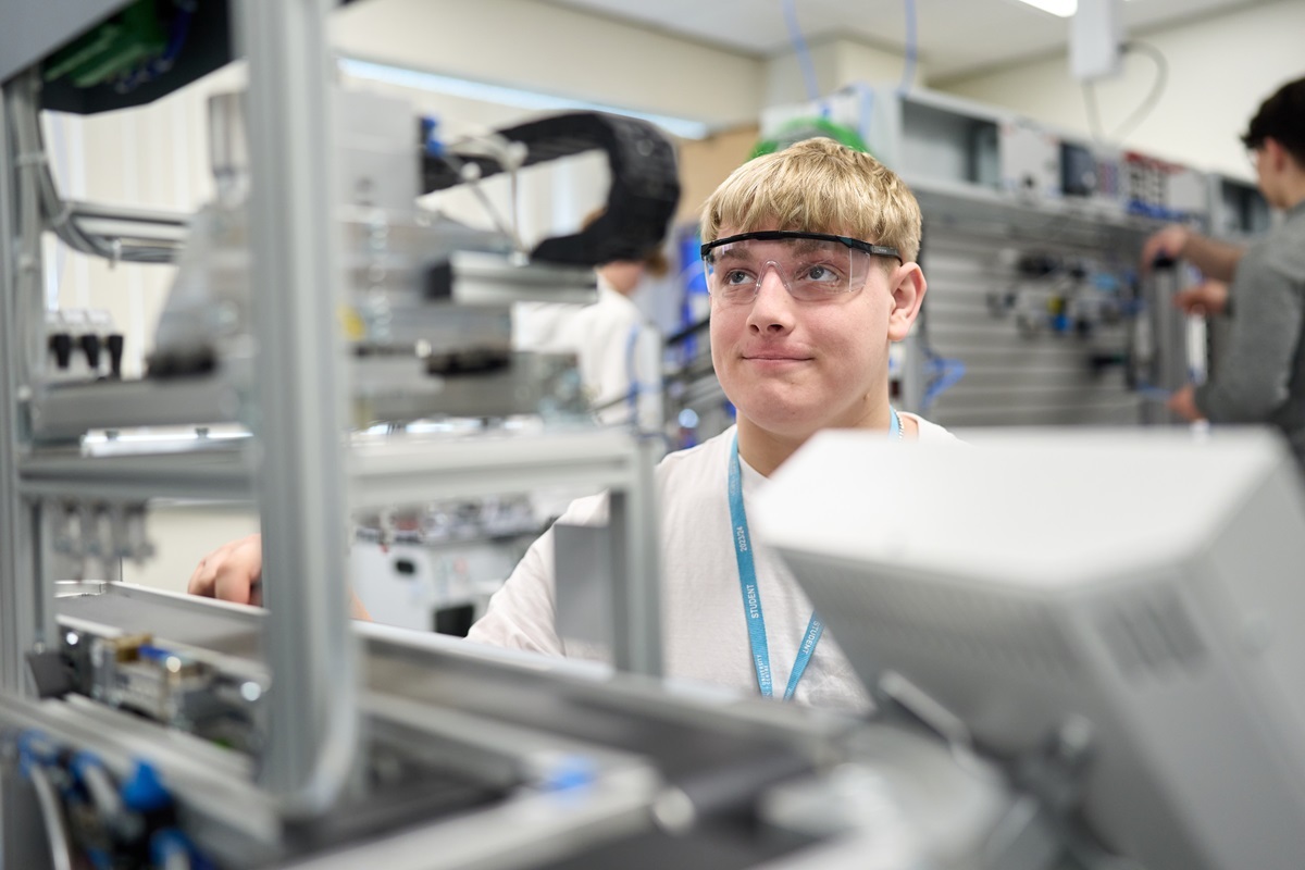 Engineering student using a manufacturing line set up