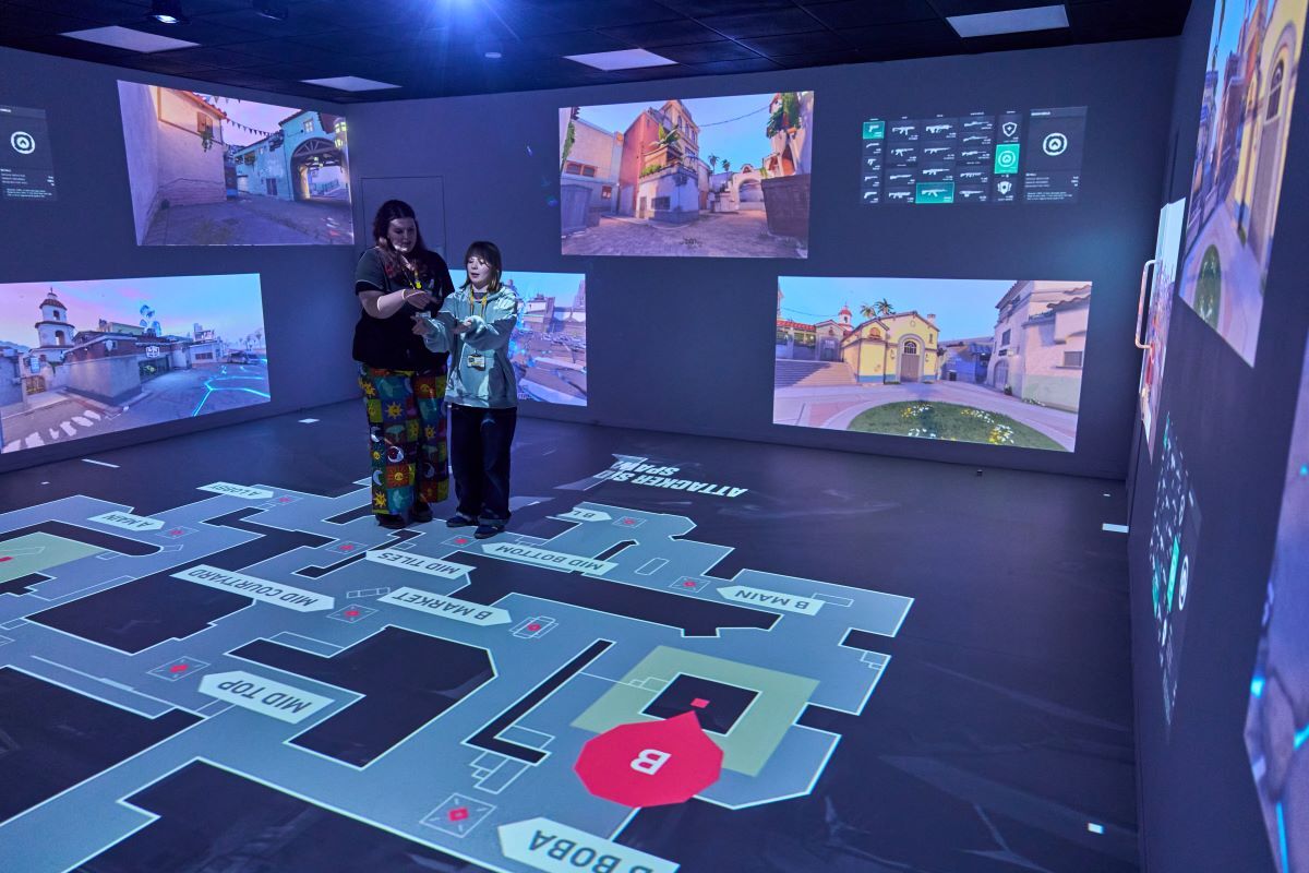 Esports students in Cube 360