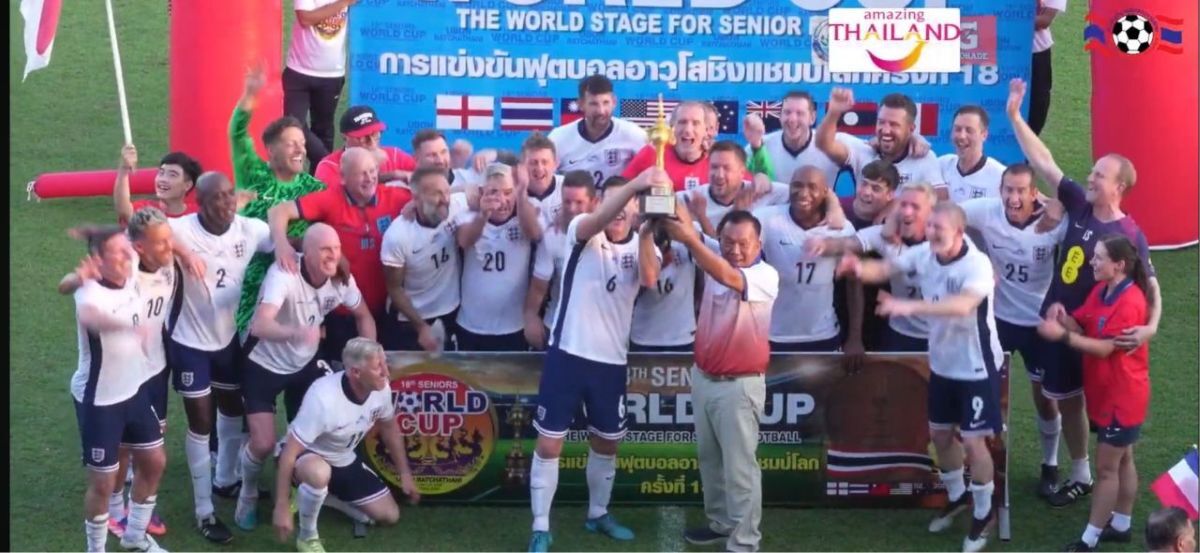 Matty Wain and victorious England Seniors World Cup squad
