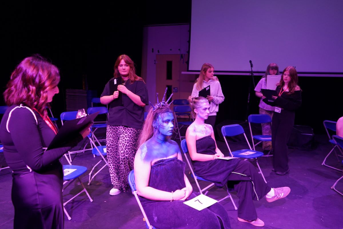 Ready Steady Glow 11