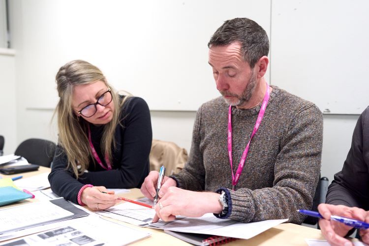 Two students work together while learning Italian