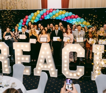 REACH confetti group